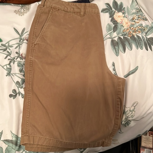 Men’s Lands End shorts  dark beige size 36.. flat front - Picture 3 of 4